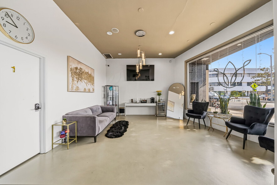 More Photos Of 351-353 S Robertson Blvd, Beverly Hills Storefront Retail Office For Lease