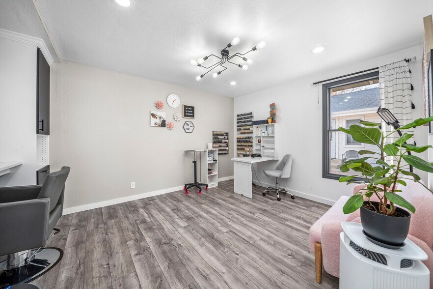 More Photos Of 9 Main St, Windsor Freestanding For Sale