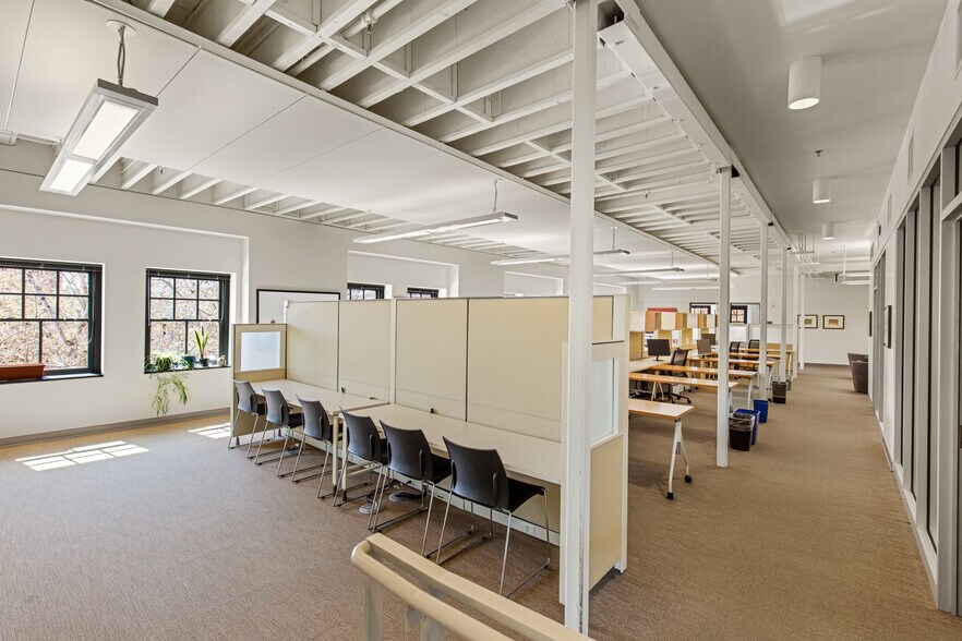 More Photos Of 45 SW Ankeny St, Portland Office For Sale
