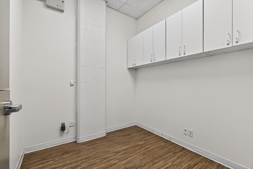 More Photos Of 439-441 E Hastings st, Vancouver Flex For Lease
