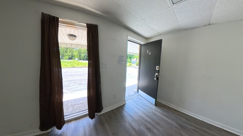 More Photos Of 2523 Roosevelt Hwy, College Park Office Residential For Lease