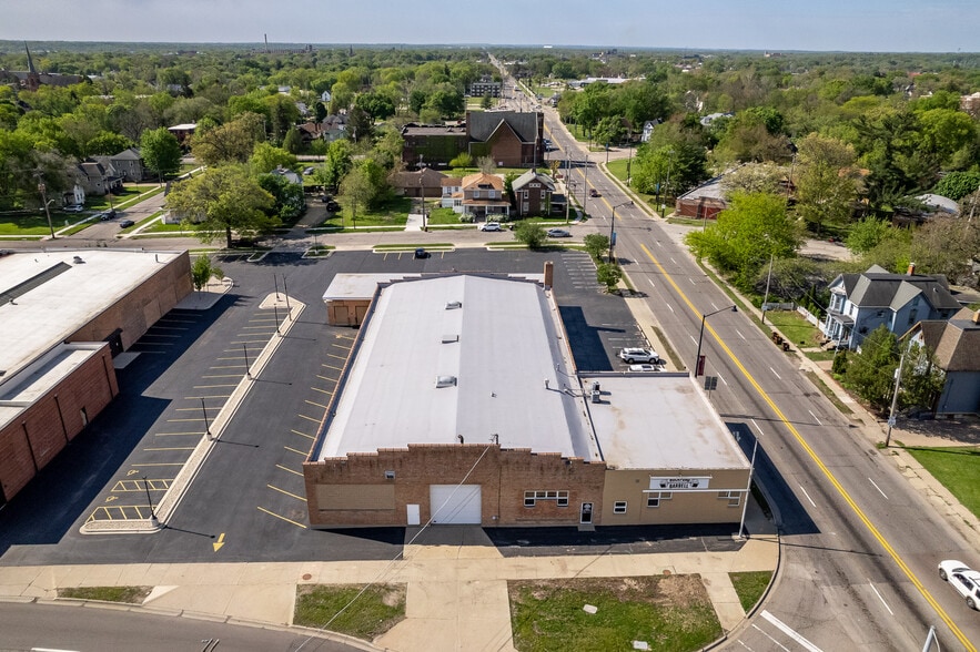 More Photos Of 208-210 Kishwaukee St, Rockford Light Distribution For Sale