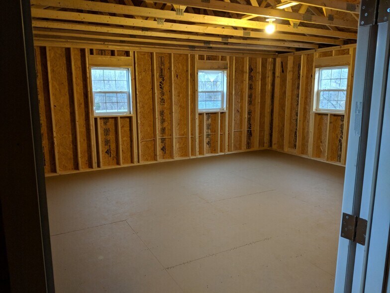 More Photos Of 100 Edison Rd, Doylestown Warehouse For Lease