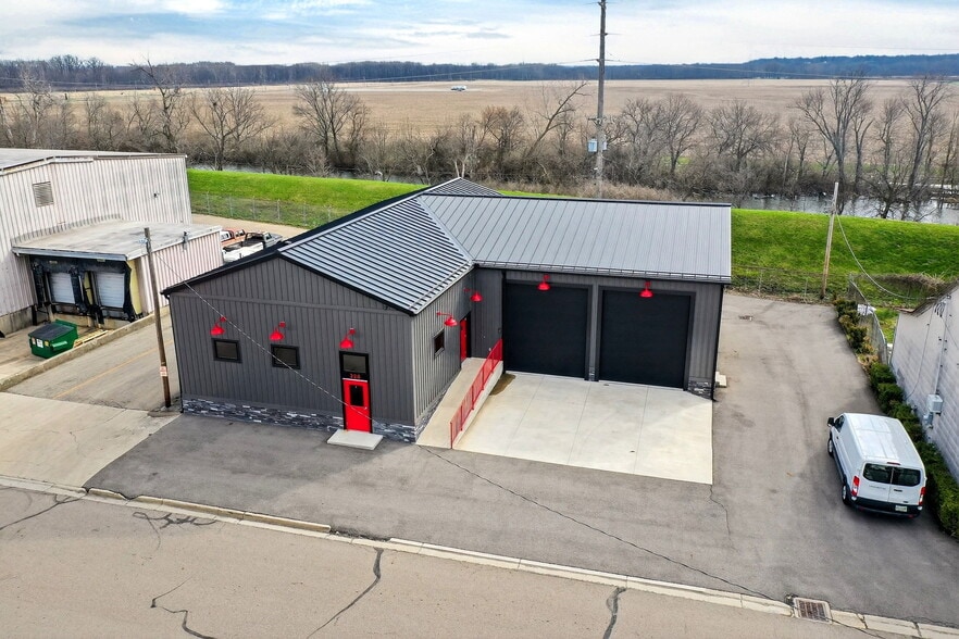 More Photos Of 320 S 1st St, Tipp City Office For Lease