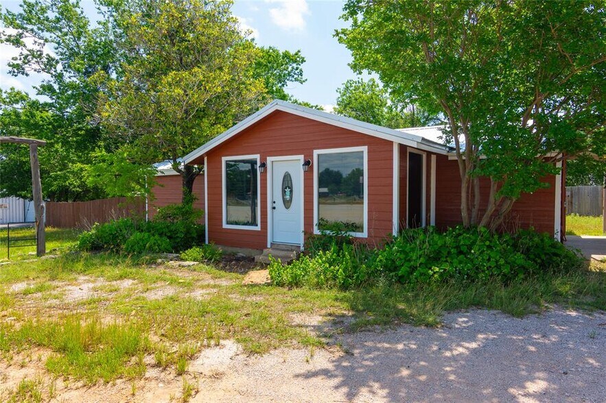 More Photos Of 603 W Main St, Johnson City Office For Sale