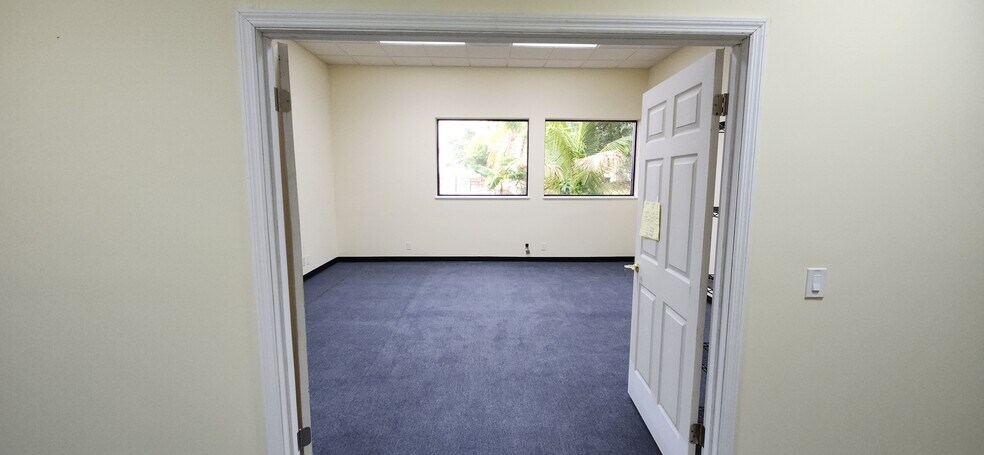 More Photos Of 3120-3131 E Riverside Dr, Fort Myers Research And Development For Sale