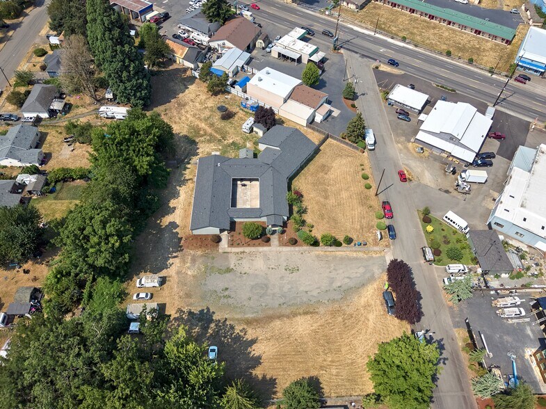 More Photos Of 1480 NE Laurel Ave, Woodburn Office For Sale