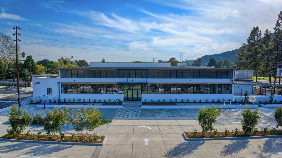 More Photos Of 4000-4010 Chevy Chase Dr, Los Angeles Showroom For Lease