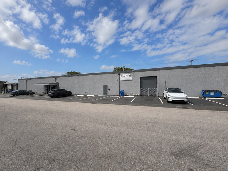 More Photos Of 52 SW 5th Ct, Pompano Beach Manufacturing For Lease
