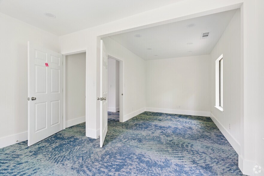 More Photos Of 1755 E Park Place Blvd, Stone Mountain Office For Sale