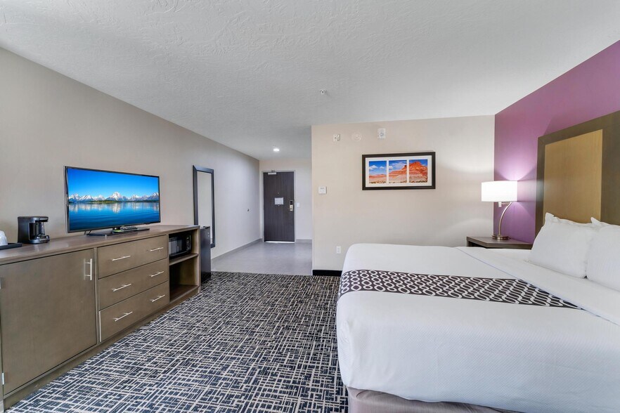 More Photos Of 465 S 100 E, Kanab Hospitality For Sale