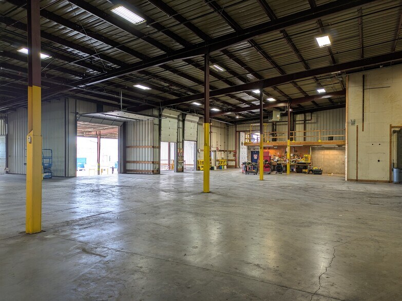 More Photos Of 100 S Broadway, Belgrade Distribution For Sale