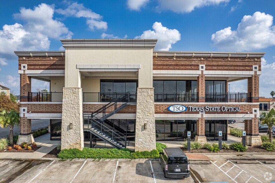 More Photos Of 9701 N Sam Houston Pky, Humble Office For Lease