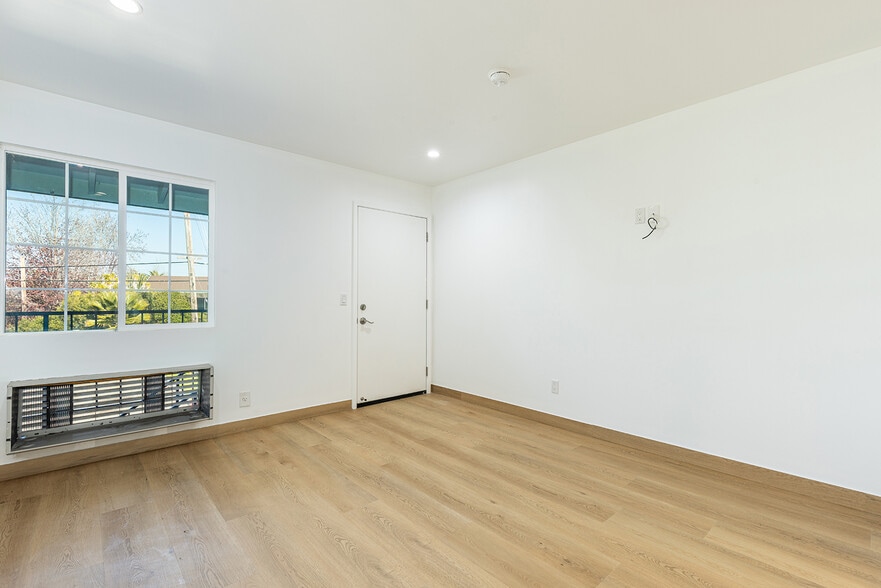 More Photos Of 4 Mariposa St, Vallejo Hotel For Sale