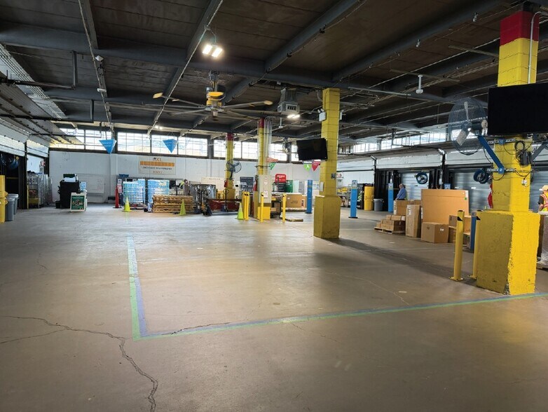 More Photos Of 1 Railroad Pl, Maspeth Warehouse For Lease