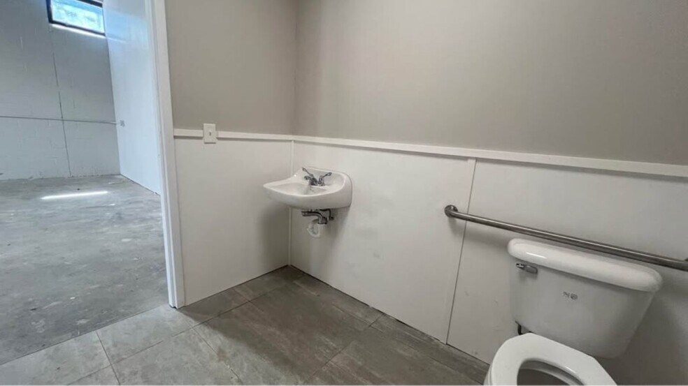 More Photos Of 6287 Lear Nagle Rd, North Ridgeville Warehouse For Lease