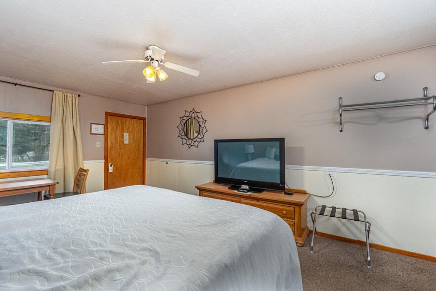 More Photos Of 21625 Highway 160, Durango Hotel For Sale