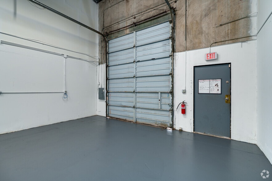 More Photos Of 3443-3479 Parkway Center Ct, Orlando Unknown For Lease