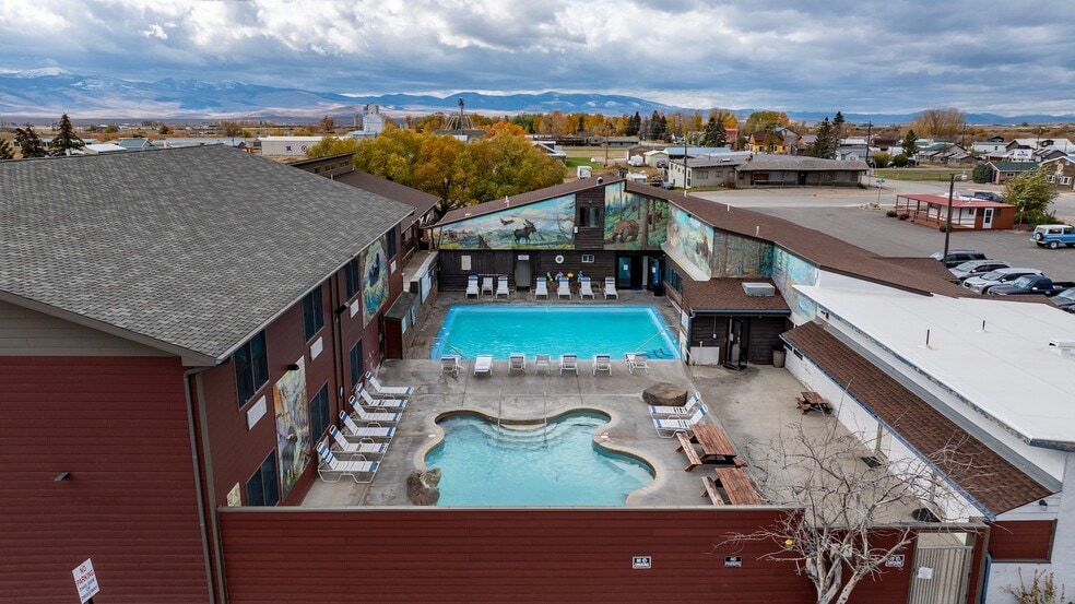 More Photos Of 202 W Main St, White Sulphur Springs Hotel For Sale