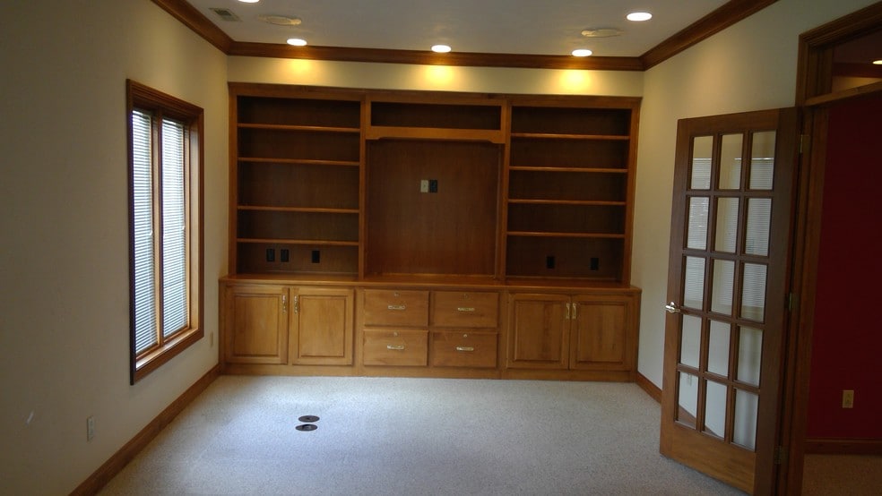 More Photos Of 633 Library Park Dr, Greenwood Office For Lease
