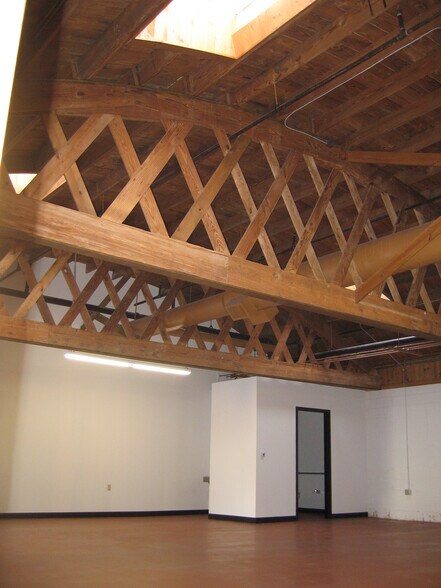 More Photos Of 208 S Elm St, Three Oaks Storefront For Sale
