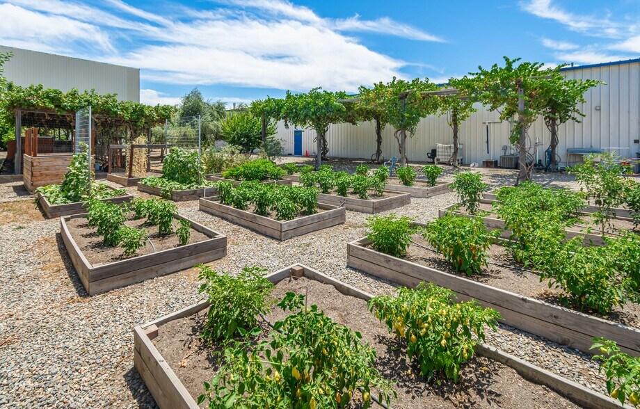 More Photos Of 1617 S Yosemite Ave, Oakdale Warehouse For Sale