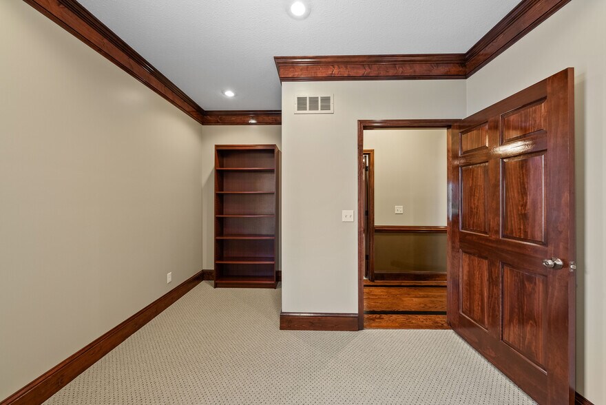 More Photos Of 616 Lana Dr, Cameron Office For Sale