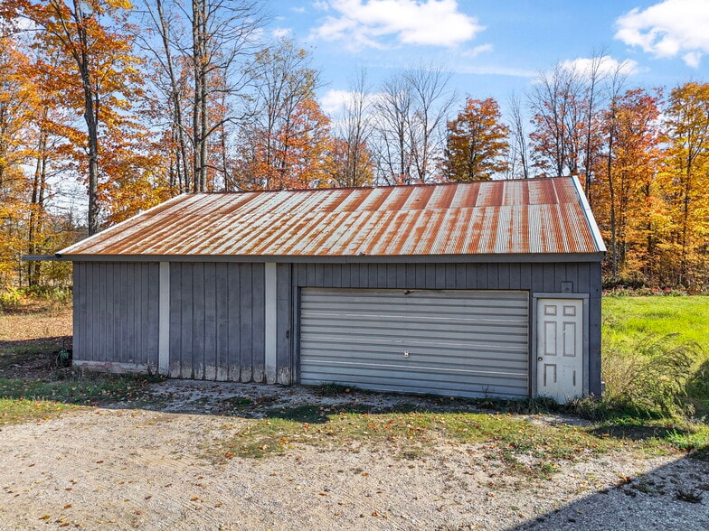 More Photos Of 10422 Cadillac Hwy, Thompsonville Hotel For Sale