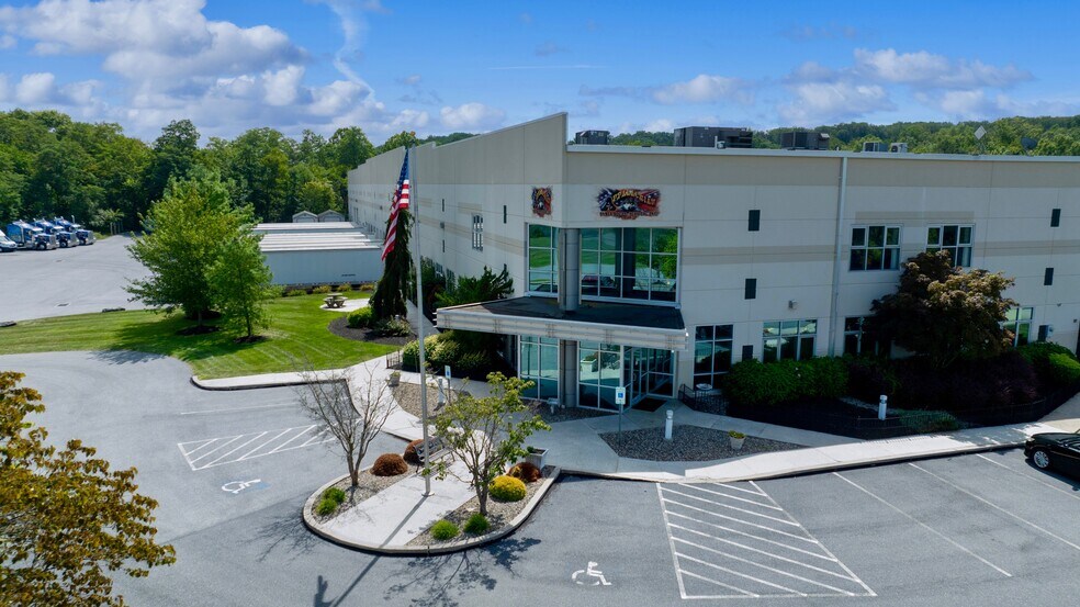 More Photos Of 22 Blackhawk Ln, Elizabethtown Distribution For Sale