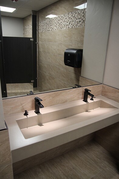 More Photos Of 1008 S Bryant Ave, Edmond Office For Lease