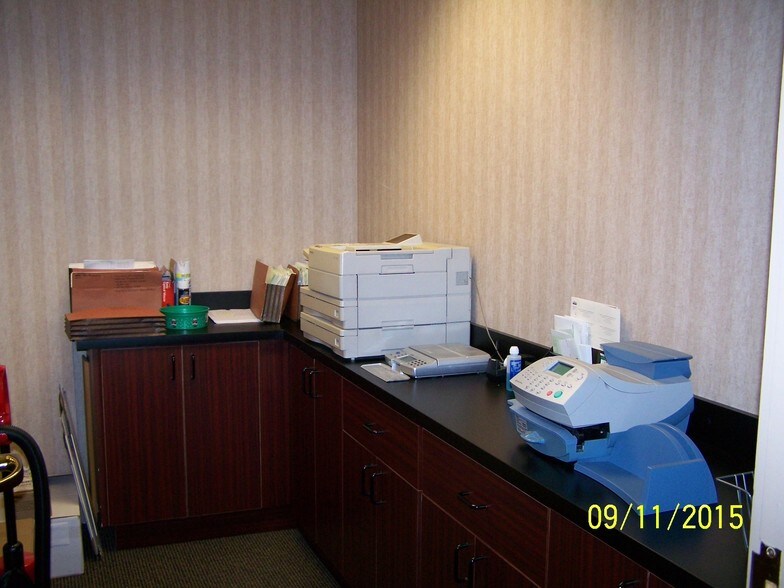 More Photos Of 9 Washington Sq, Albany Office For Sale