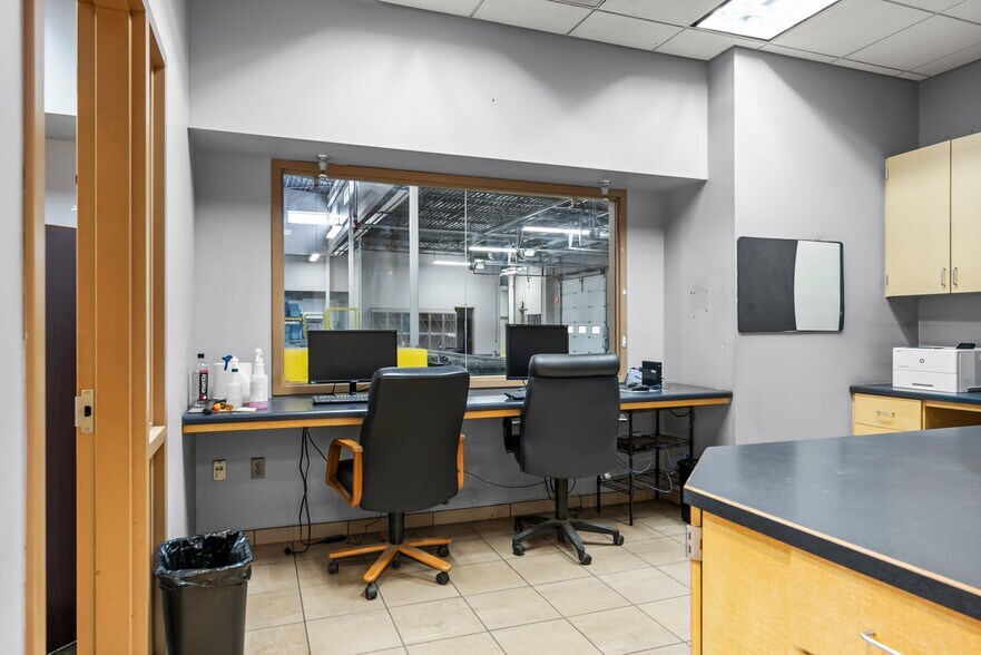 More Photos Of 11180 86th Ave N, Osseo Flex For Lease