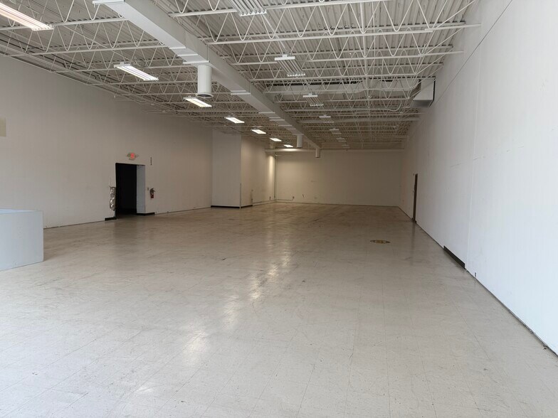More Photos Of 2111-2113 8th St S, Wisconsin Rapids Department Store For Lease