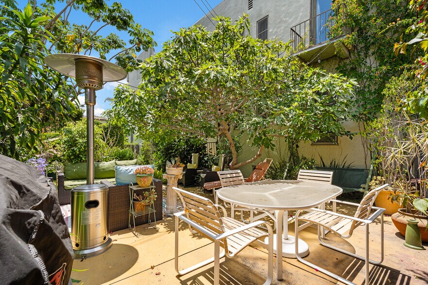 More Photos Of 1040 S Longwood Ave, Los Angeles Apartments For Sale