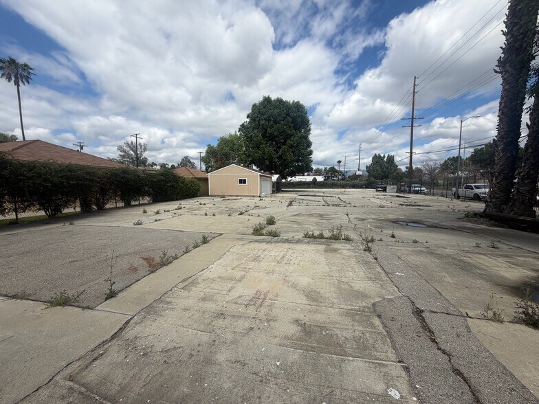 More Photos Of 7403-7415 Canoga Ave @ Valerio, Canoga Park Land For Lease