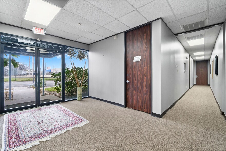 More Photos Of 25307 I-45, Spring Medical For Lease