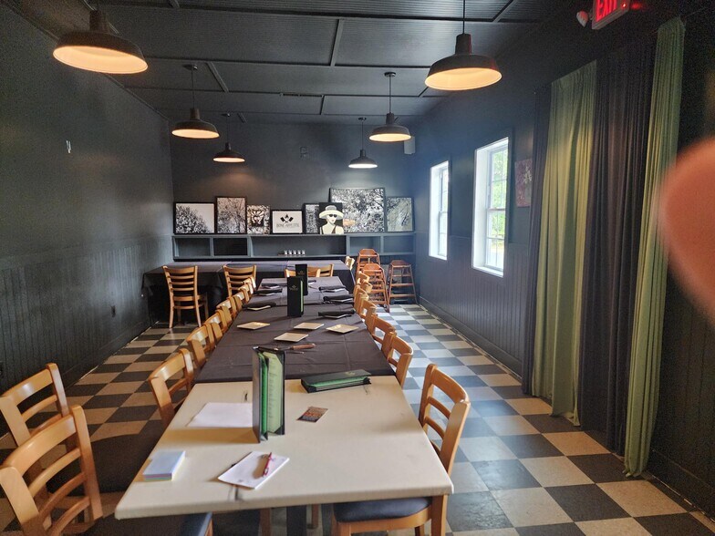 More Photos Of 309 Oak Dr, Lexington Restaurant For Sale