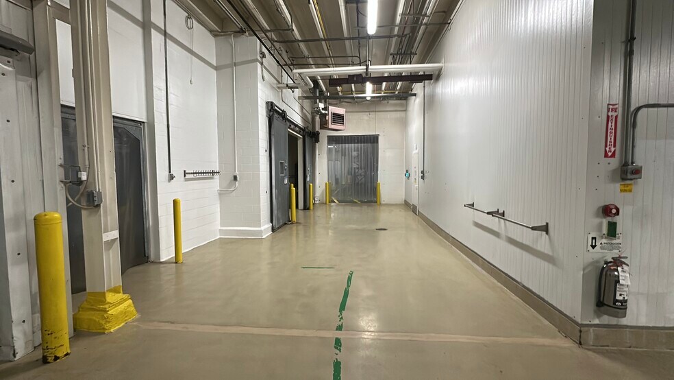 More Photos Of 607 Phillips St, Fulton Warehouse For Sale