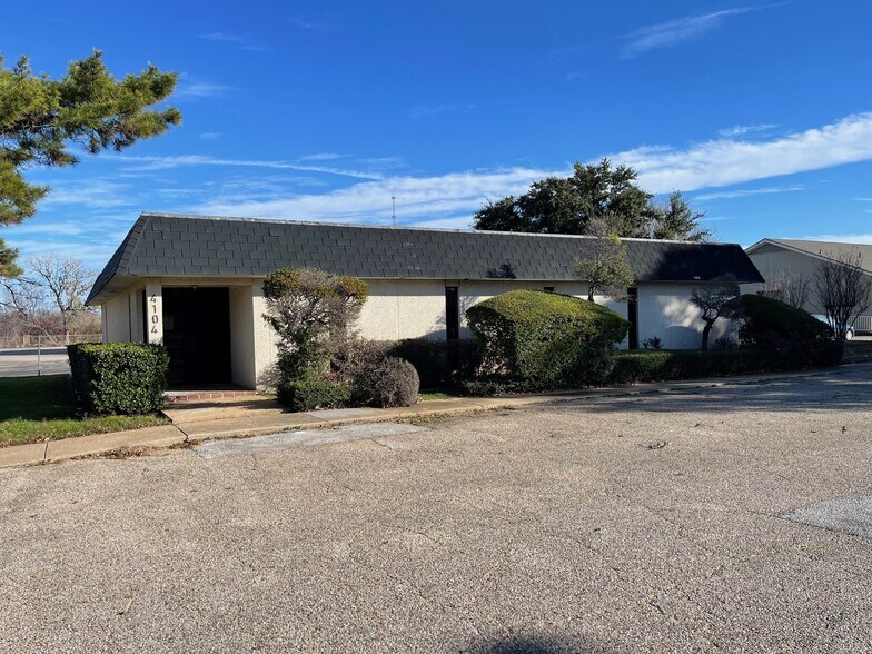 Primary Photo Of 4104 Frawley Dr, North Richland Hills Medical For Sale