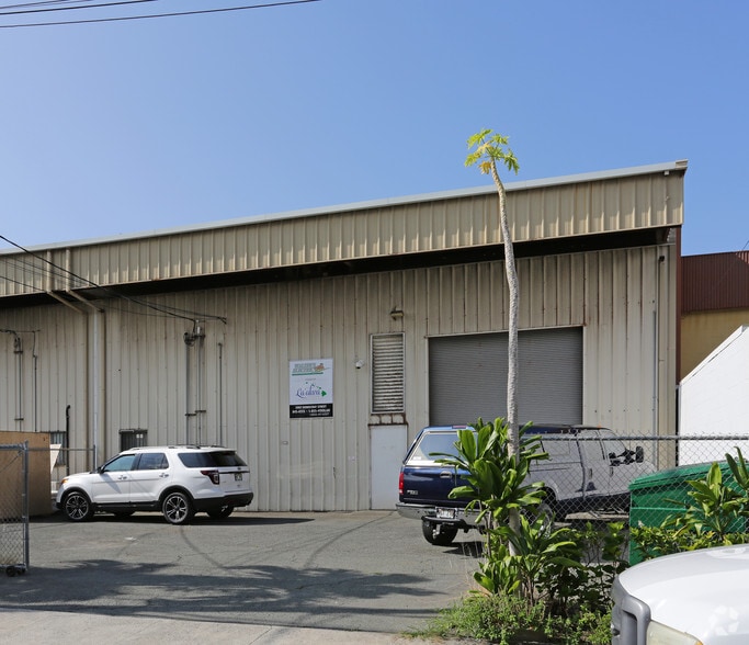 More Photos Of 2007 Democrat St, Honolulu Warehouse For Lease