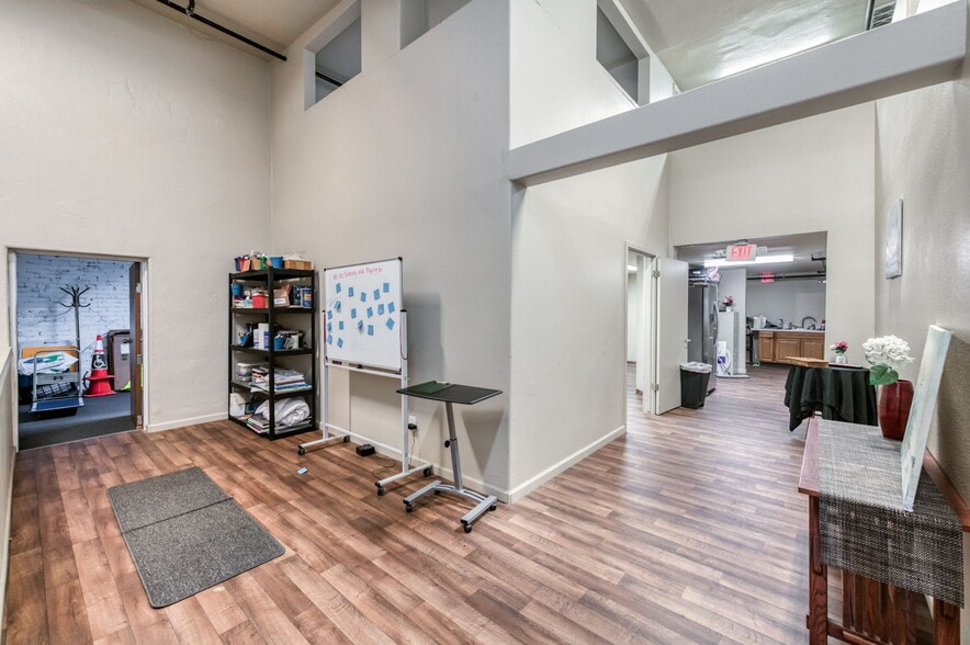 More Photos Of 137 N L St, Dinuba Storefront Retail Residential For Sale