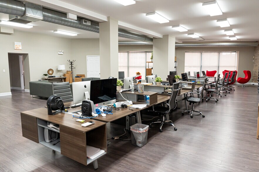 More Photos Of 7101-7129 S Yates Blvd, Chicago Office For Lease