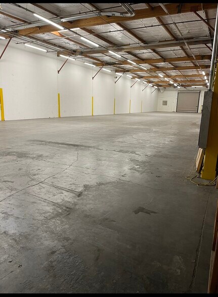 More Photos Of 3950 W Harmon Ave, Las Vegas Warehouse For Lease