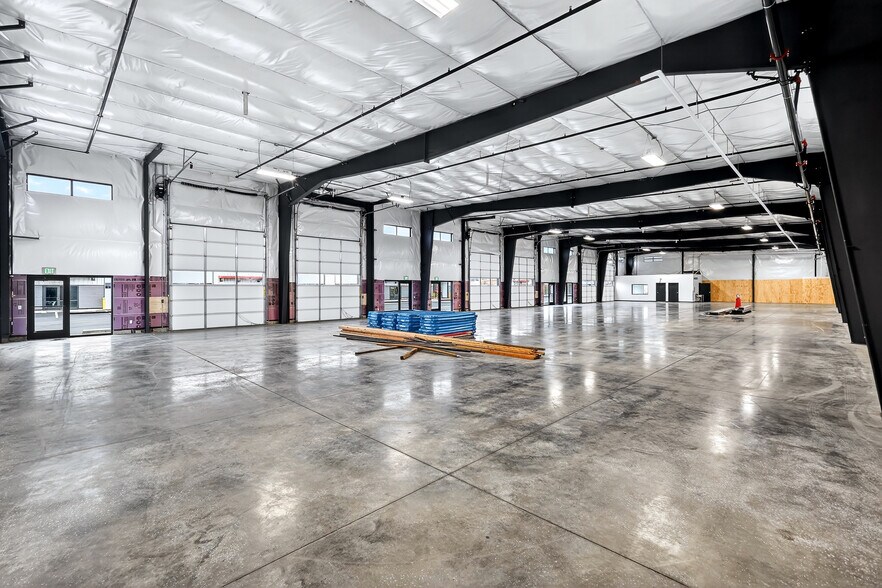 More Photos Of 4524 N Barker Rd, Spokane Valley Showroom For Lease