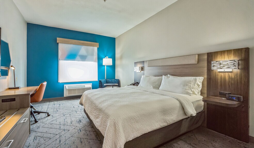 More Photos Of 46300 Interstate 10, Winnie Hotel For Sale