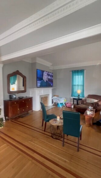 More Photos Of 157 Cambridge Ave E, Greenwood Apartments For Sale