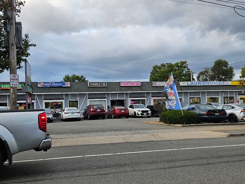 More Photos Of 90 Jericho Tpke, Mineola Freestanding For Lease