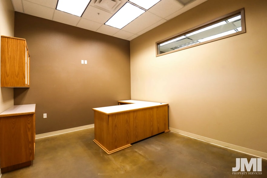 More Photos Of 795 E Factory Dr, St George Flex For Lease