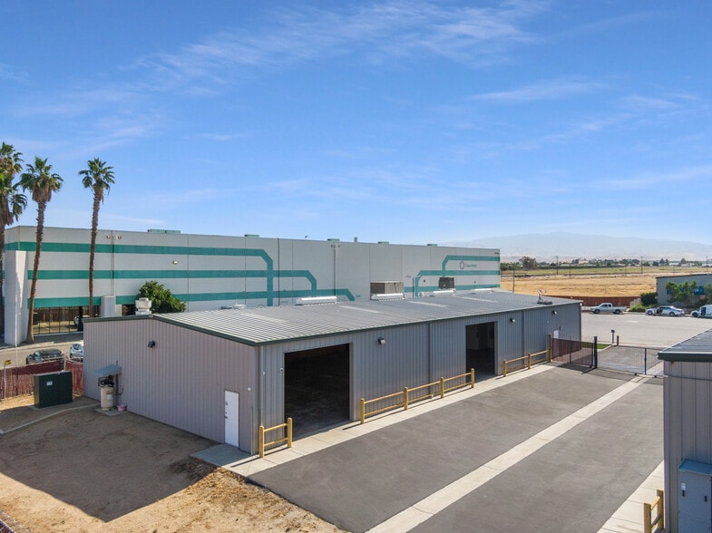 More Photos Of 138 Coremark Ct, Bakersfield Service For Lease