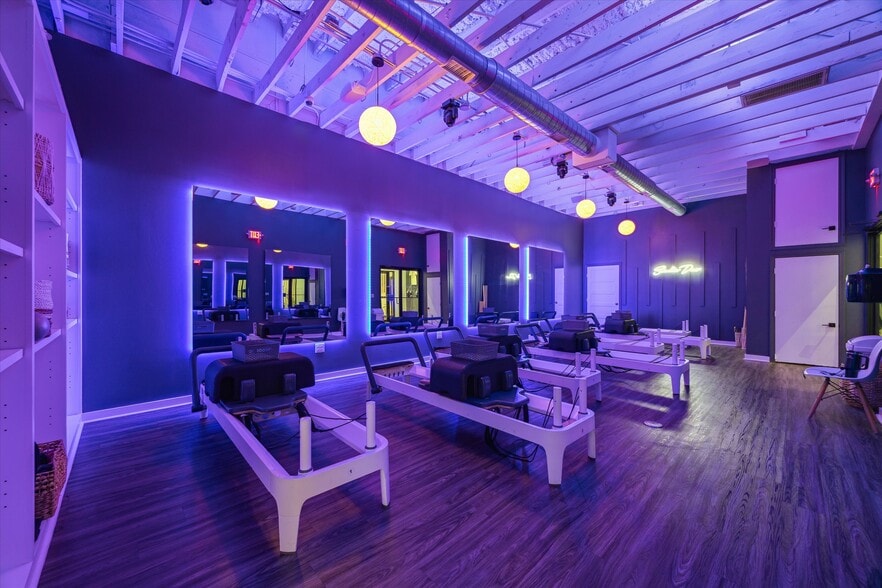 More Photos Of 2135-2147 Westheimer Rd, Houston Unknown For Lease